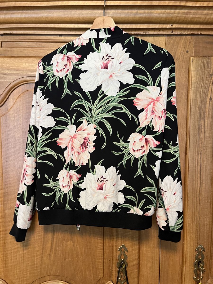 Hallhuber Jacken: Hallhuber Gr. 36 Blumenmuster – Gebraucht aus Rotkreuz von zisii 1