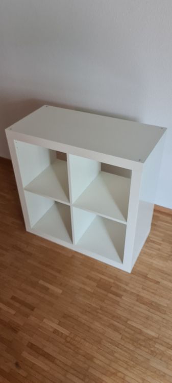 Weisses Kallax Regal mit 4 Fächern, mehrere Kratzer (Gebraucht) in ...