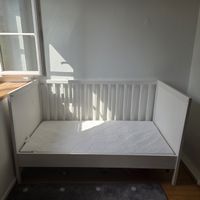 Sehr gut erhaltenes Babybett mit Matratze