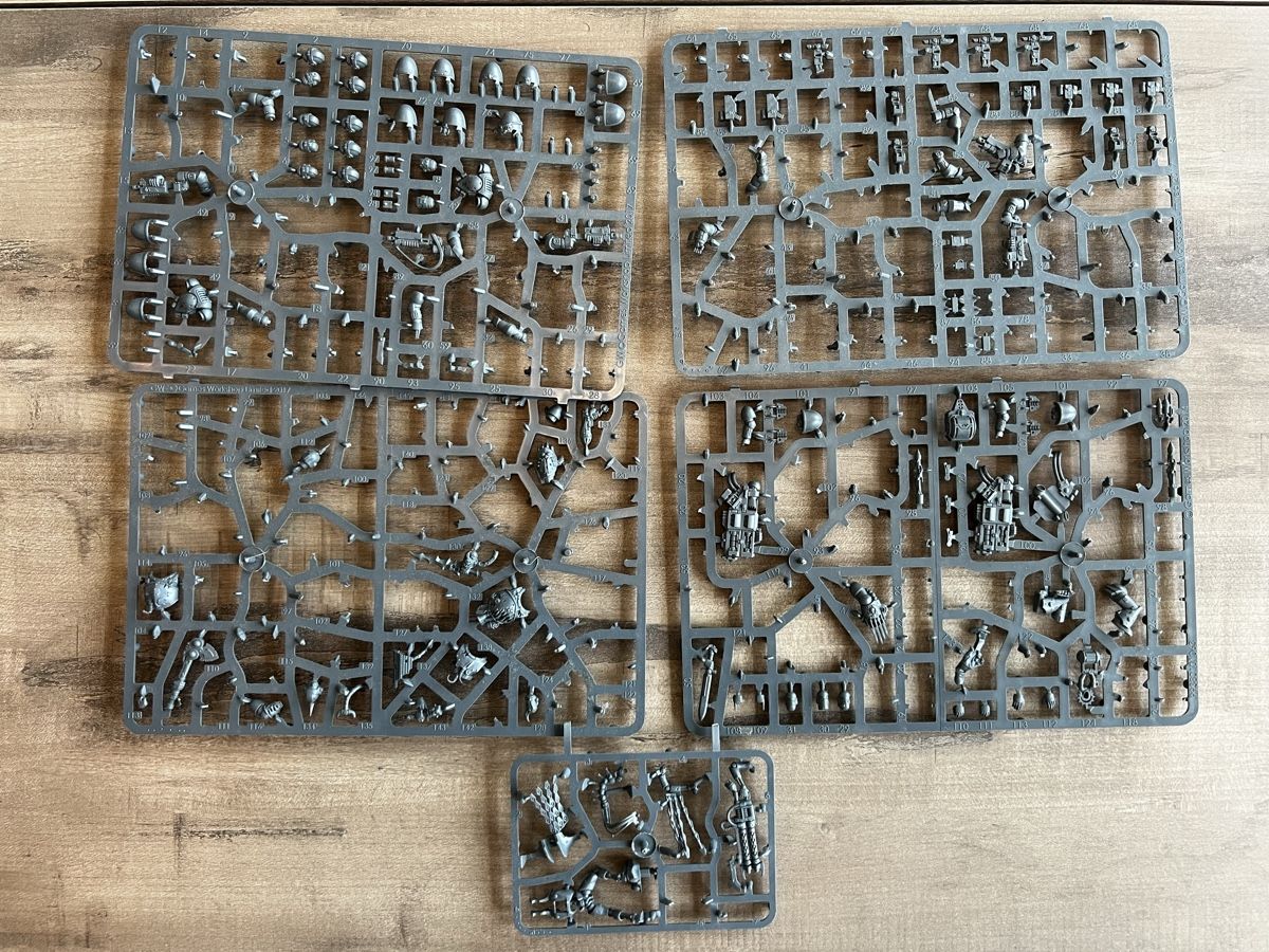 Giochi: Warhammer 40k/Horus Heresy Gussrahmen/Bits Set 3 – Usato da Läufelfingen venduto da stephiesheena