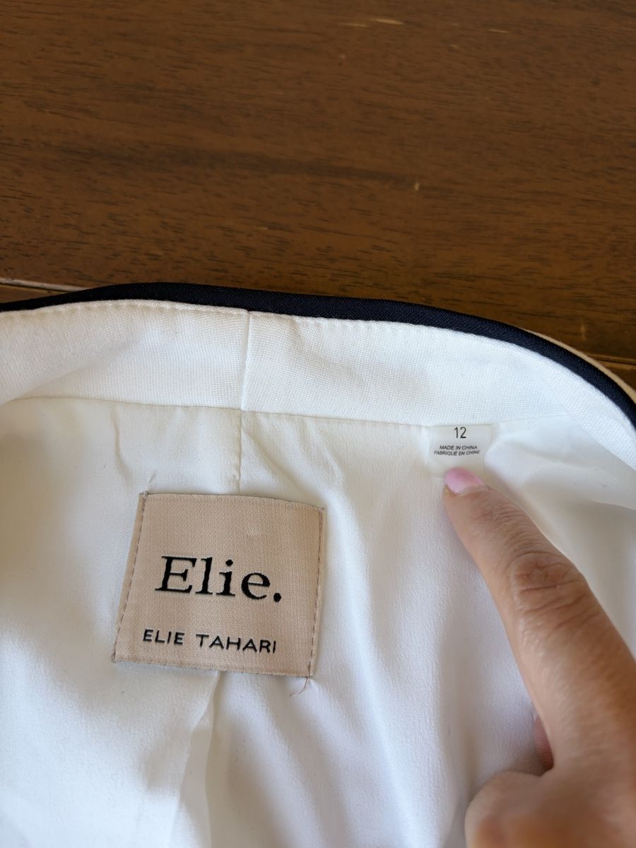 Giacche: Elegant Stretch White Jacket with Navy Trim  – Usato da Nyon venduto da Deb_D39 7