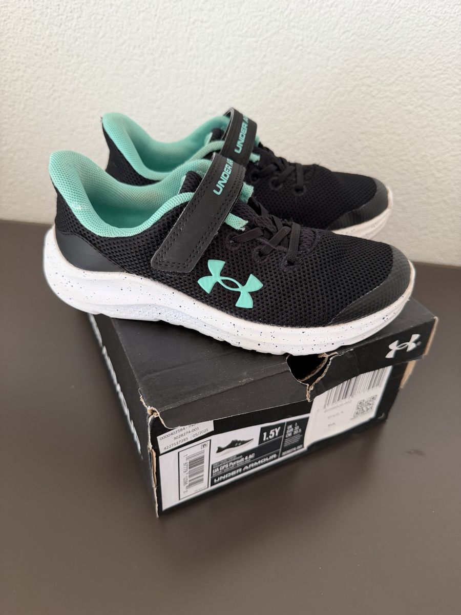 Under Armour Scarpe da uomo: Under Armour Sneacker Grösse 33 – Usato da Bern venduto da Olenush