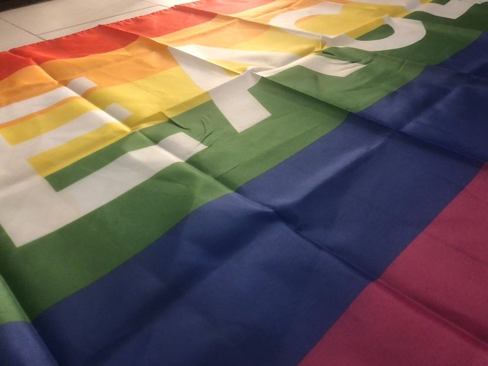 Friedensfahne 90 x 150 cm mit 2 Metallösen Friedensfahne Fahne  Regenbogenfahne