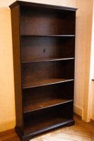 Restauriertes Bücherregal