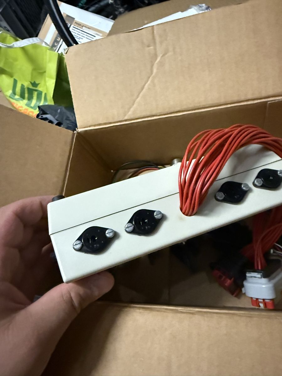 Composants électroniques: Bedienpanel Audio Steuerung mit Kabelbaum gebraucht – D'occasion à Oensingen par aziri123 2