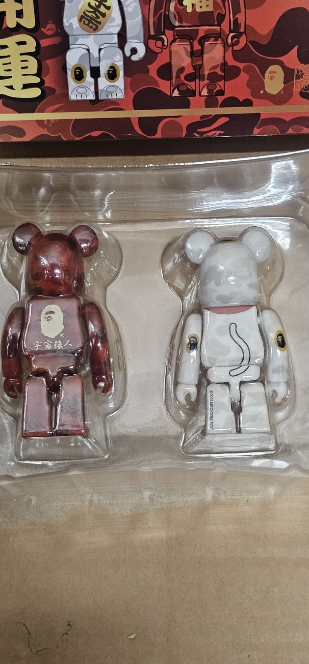 Medicom Toy Statuette: BEARBRICK BAPE Maneki Neko & Daruma 2-Pack Set – Nuovo e nell'imballaggio originale da Cham venduto da WFRRichter 3