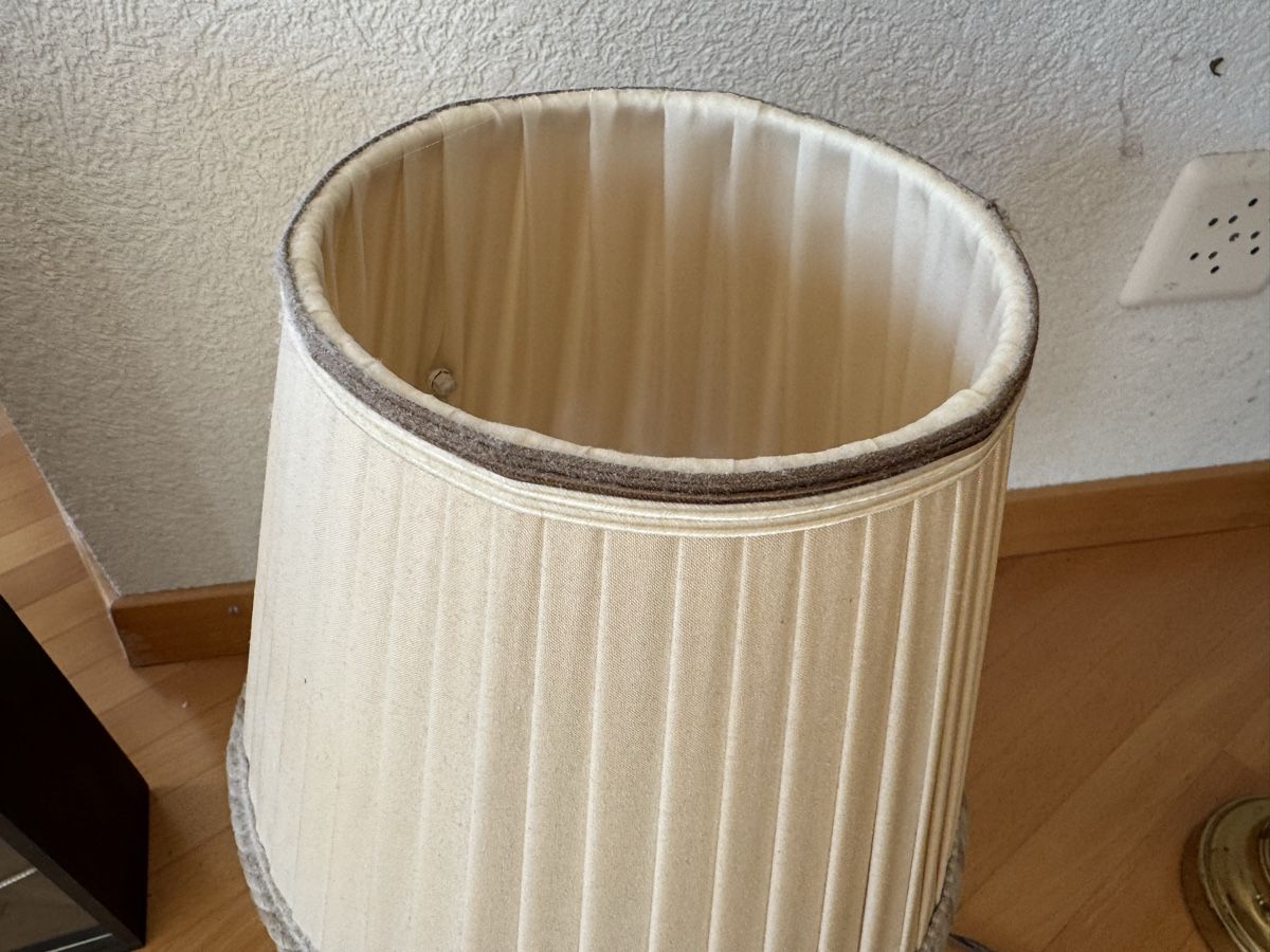 Paralumi: Antike Lampe mit relativ schwerem Ständer – Usato da Langnau am Albis venduto da pla_2vk5 1