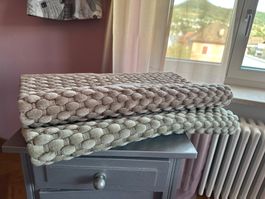 Handgefertigter, luxuriöser Badteppich von Aquanova Neu