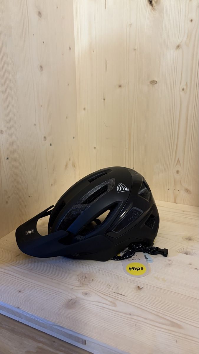 Oakley Caschi: Oakley Dirt 3 gr. M MTB Helm – Nuovo (secondo la descrizione) da Laax GR venduto da diana.zemp