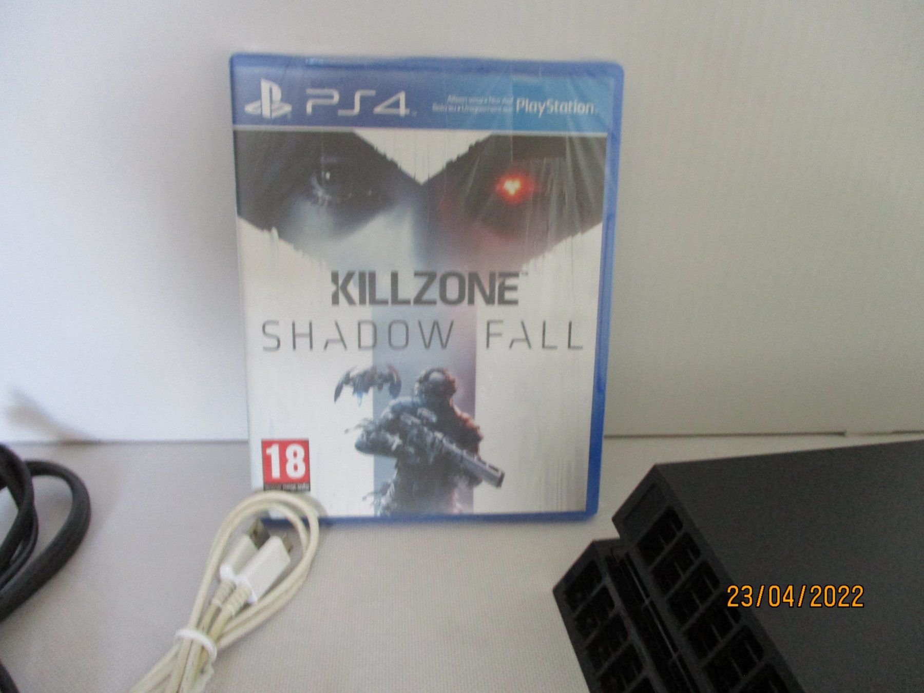 Sony Console: PS4 Konsole mit Zubehör – Usato da Liestal venduto da Disc-Point 3