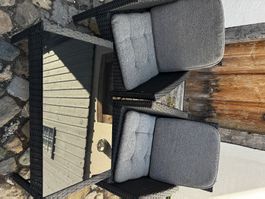 Set divanetto da esterno in rattan con tavolino e cuscini