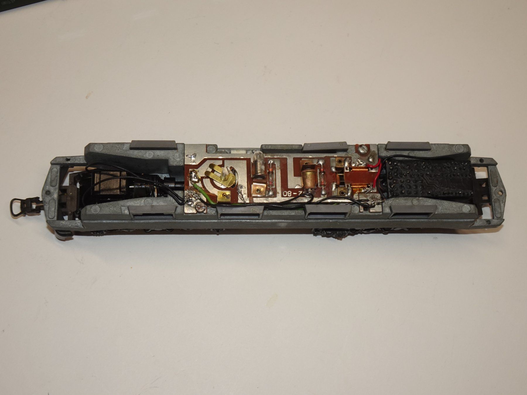 Roco Modelleisenbahnen: ROCO SBB Ae 6/6   H0 AC – Defekt aus Hinwil von Berling0 6