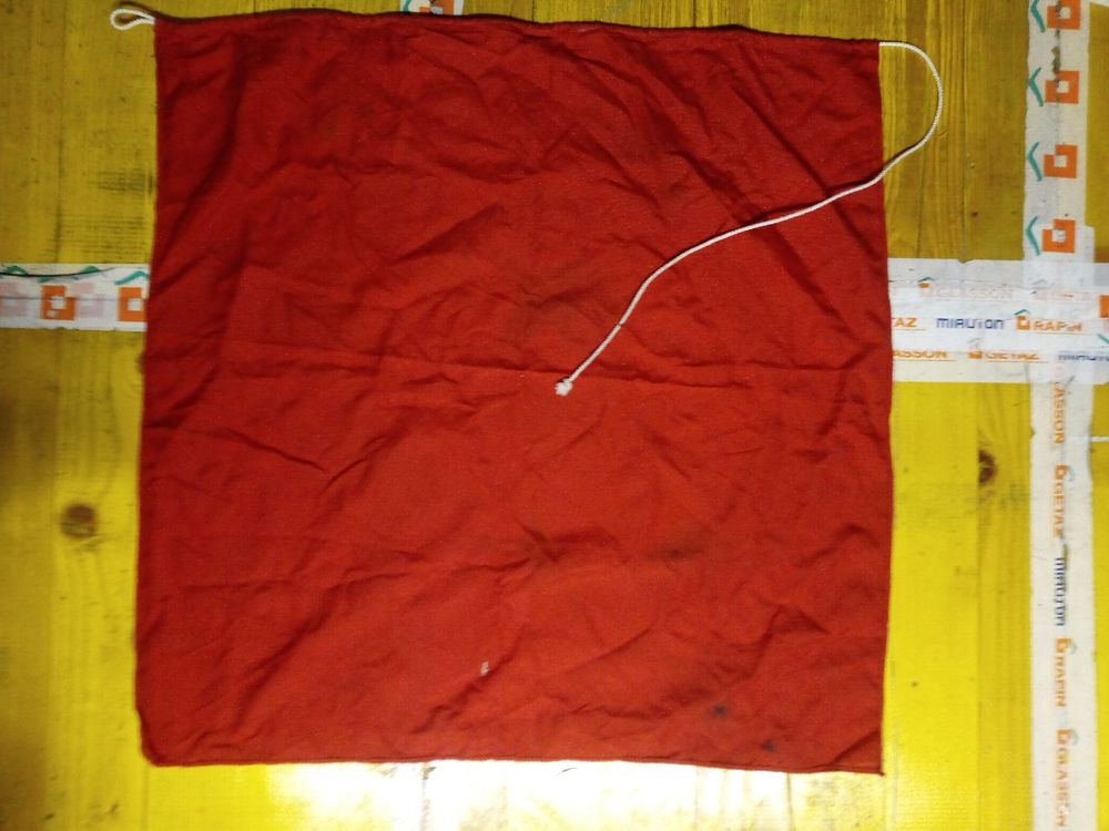 Insigne émaillé Vintage - Drapeau Canots De Sauvetage RNLI Borth - Pin's