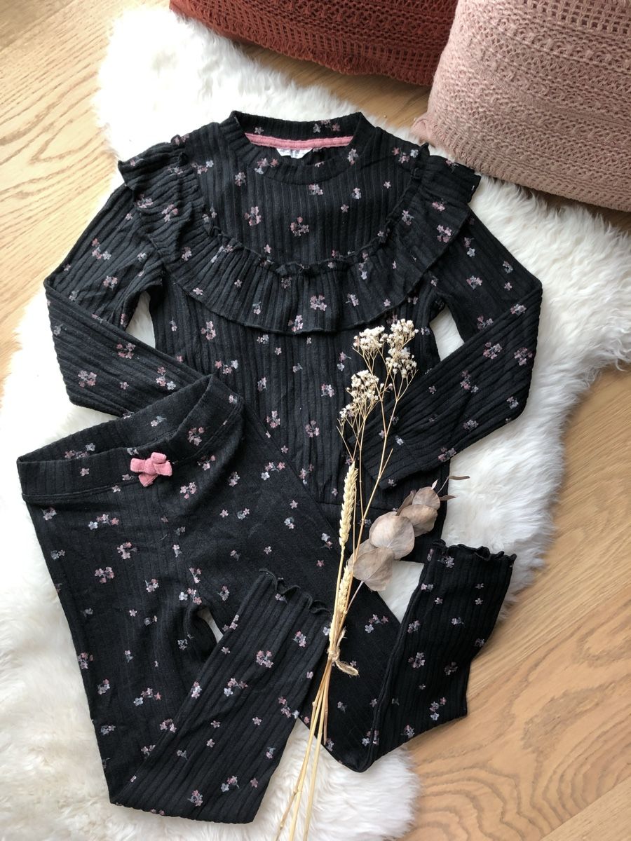 Lotti & Set di vestiti: 2-teiliges Mädchen Set Gr. 128  – Usato da Obfelden venduto da dafae