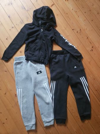 Adidas Trainings Jacke und 2 Trainerhosen ca. 134
