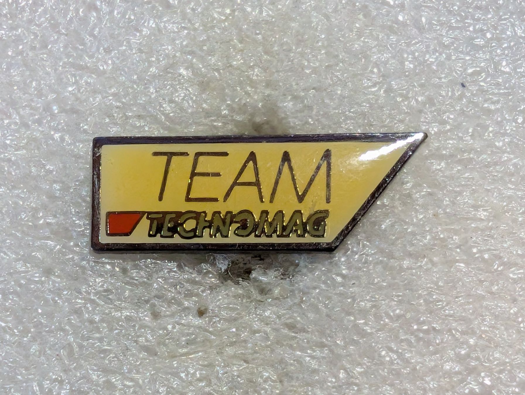 Placchette & Badge: Ansteckpin 131: team Technomag – Usato da Oppligen venduto da Pin-Fall-Shop