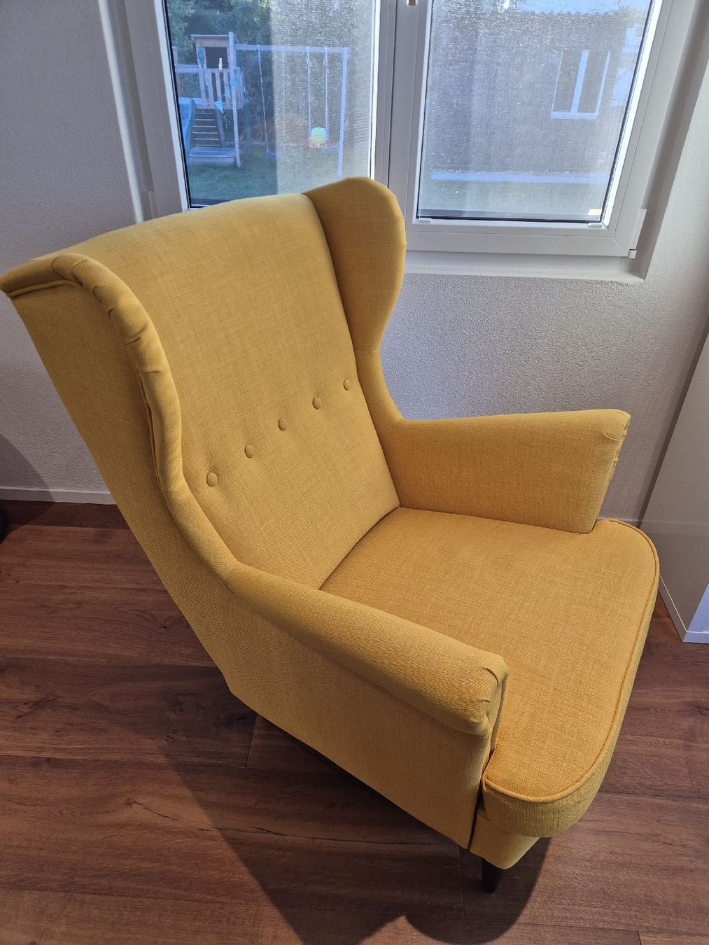 Ikea Poltrone: IKEA STRANDMON Ohrensessel inkl. Hocker – Usato da Thun venduto da tri-tra-trio