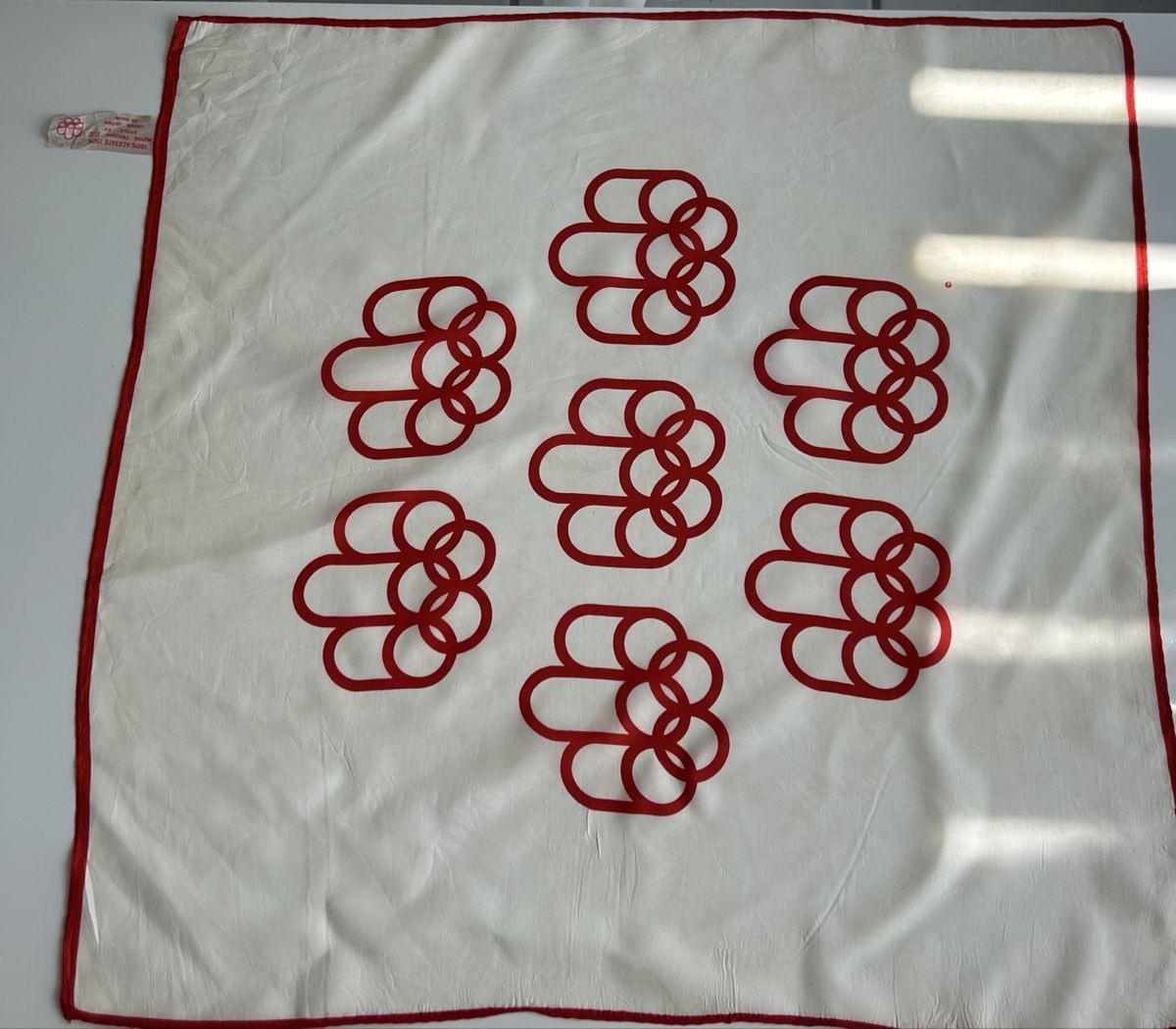 Foulards & écharpes: Scarf 100% Acetate Red White Japan Style – Neuf (Voir description) à Saland par ele_vc96
