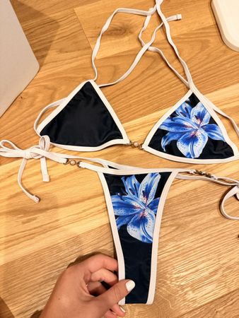 Bikini Blumenprint dunkelblau mit Perlen Grösse M Neu