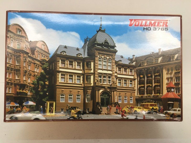 Vollmer Modellini di ferrovie: Vollmer H0 Bausatz 3765 Postamt – Nuovo e nell'imballaggio originale da Büsserach venduto da ModellbahnDepot