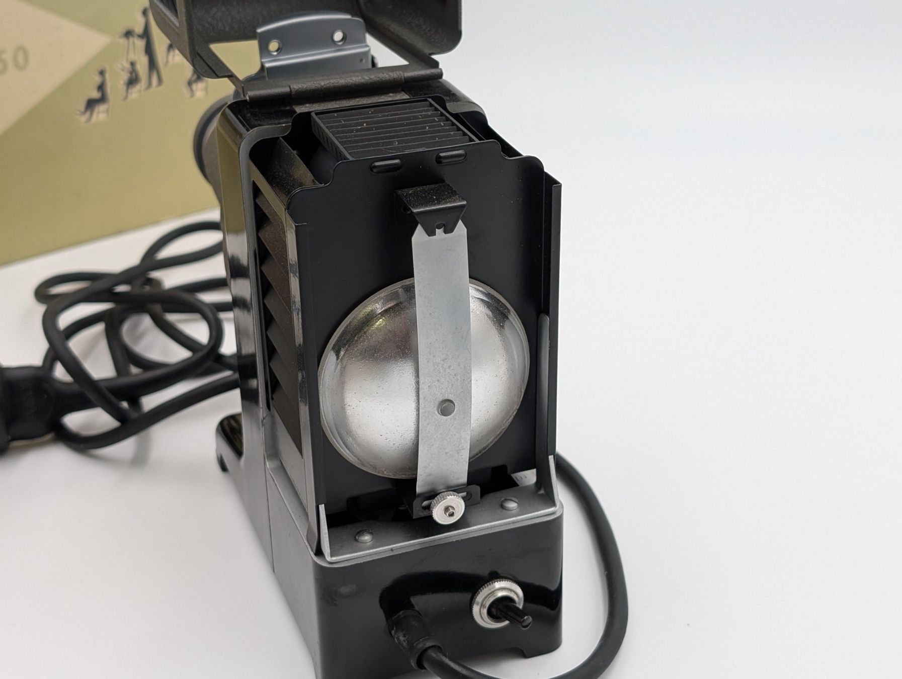Proiettori: Leitz Prado 150, Retro Diaprojektor mit OVP, – Usato da Winterthur venduto da Hint17 6