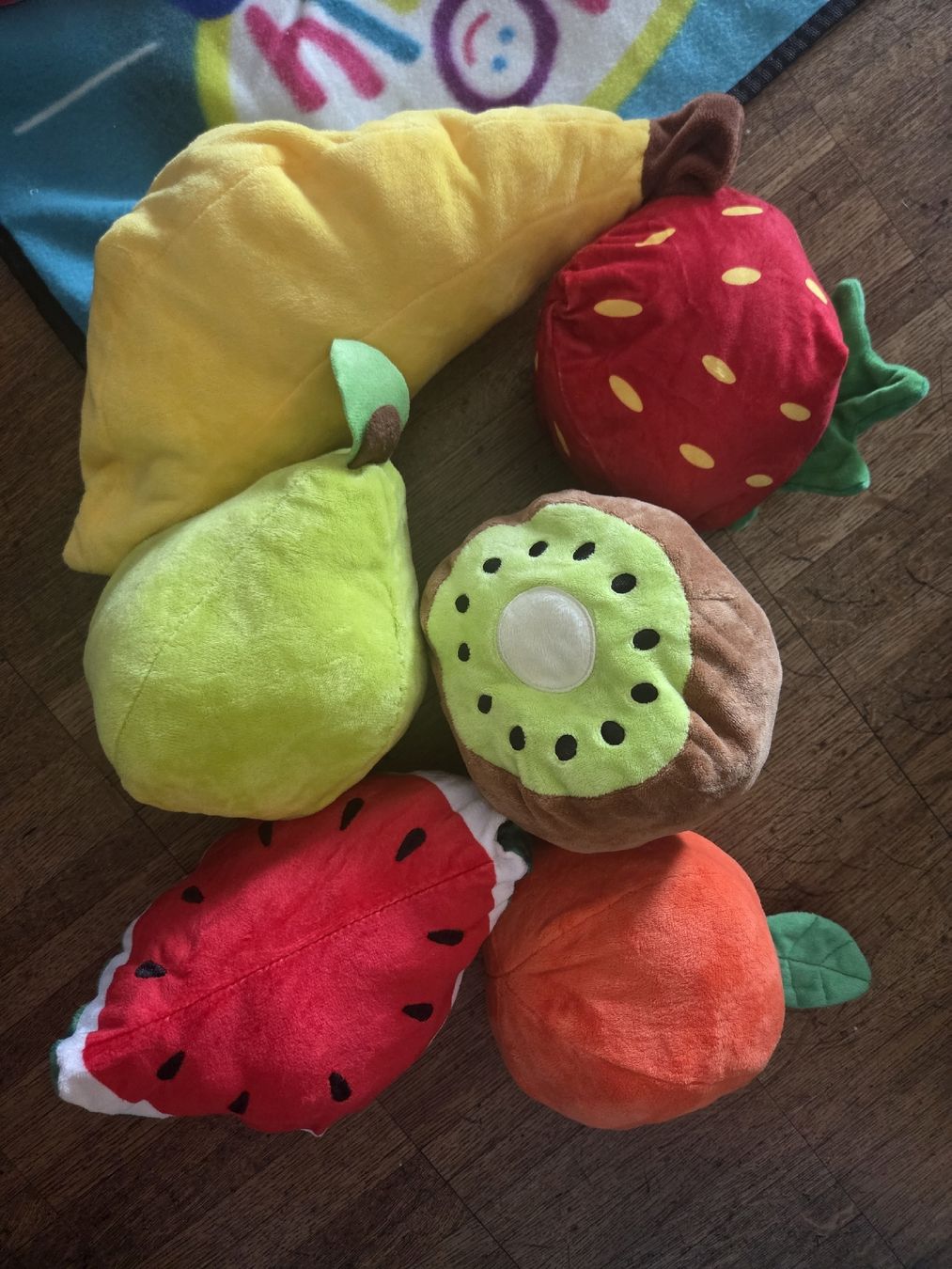 Jouets: Früchte Plüschtiere – D'occasion à Wetzikon ZH par Chanchi 1