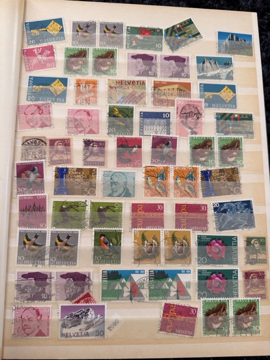 Alben: Briefmarken-Album Schweiz  – Gebraucht aus Hittnau von Pat_yl7f 1