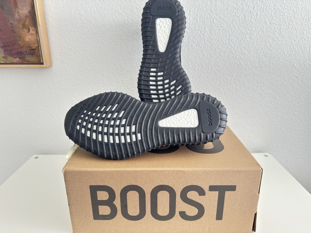 Adidas Chaussures hommes: Adidas Yeezy Boost 350 V2, Size 10, Black – Neuf (Voir description) à Urtenen-Schönbühl par ShawnHova22 6