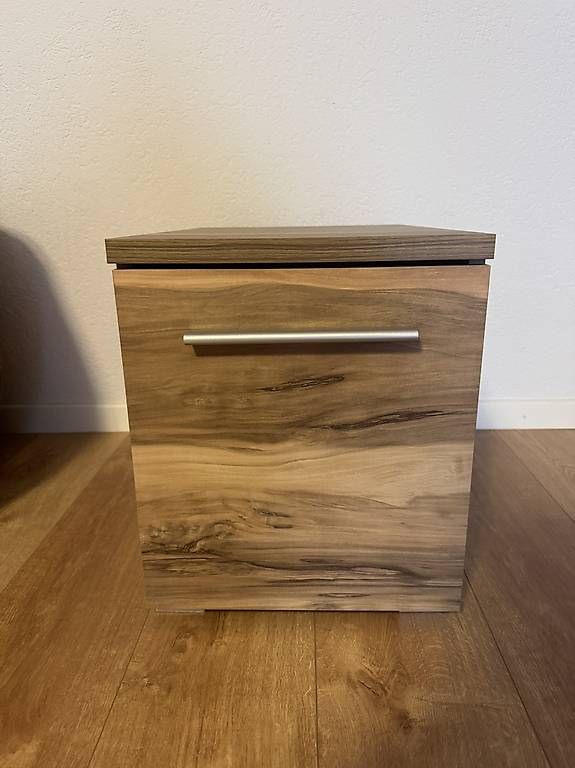 Armoires: Wohnzimmer-Beistellschrank – D'occasion à Aarburg par Injac 1