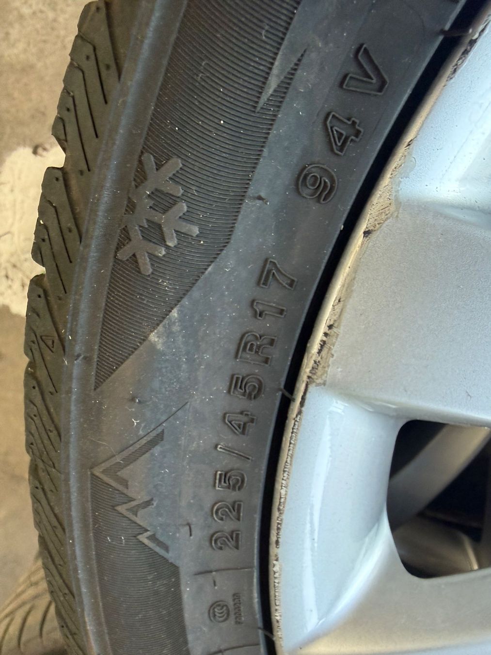 Volkswagen Pneumatici & Ruote complete: VW Passat,Scirocco 225/45R17 – Usato da Oftringen venduto da Leonsara 5