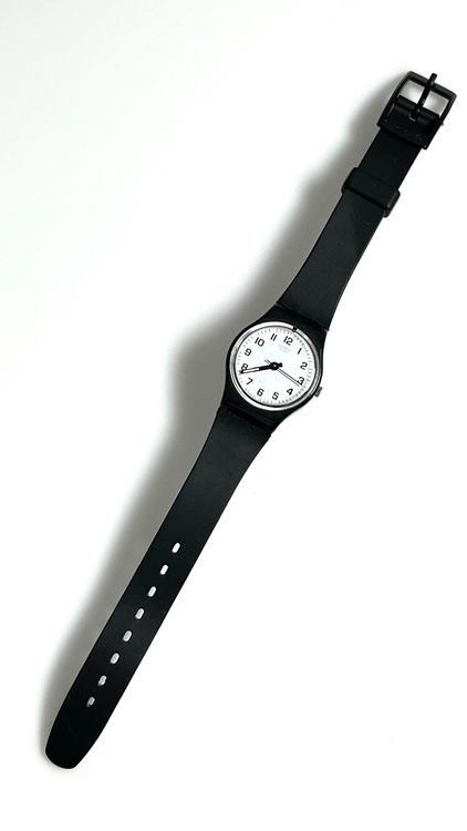 Klassische Swatch Uhr, Schwarz/Weiss 2