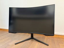 Samsung Odyssey G6 Monitor 32 Zoll & Tastatur