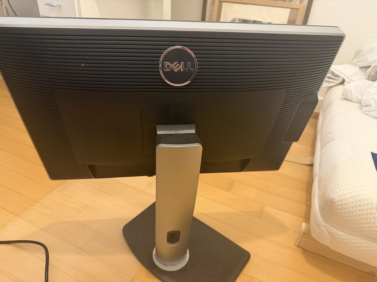 Monitor: Dell Monitor – Usato da Zürich venduto da Lalosh 1