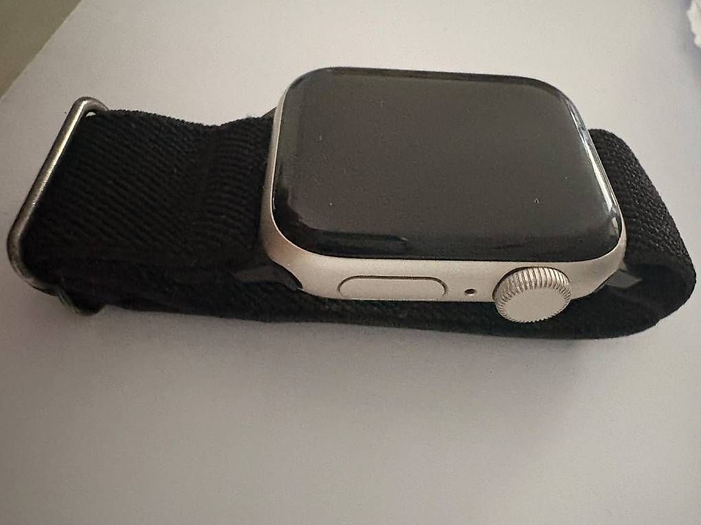 Smartwatch: Apple Watch SE 40mm inkl. div. Armbänder – Usato da Triesen venduto da kevin.073 1
