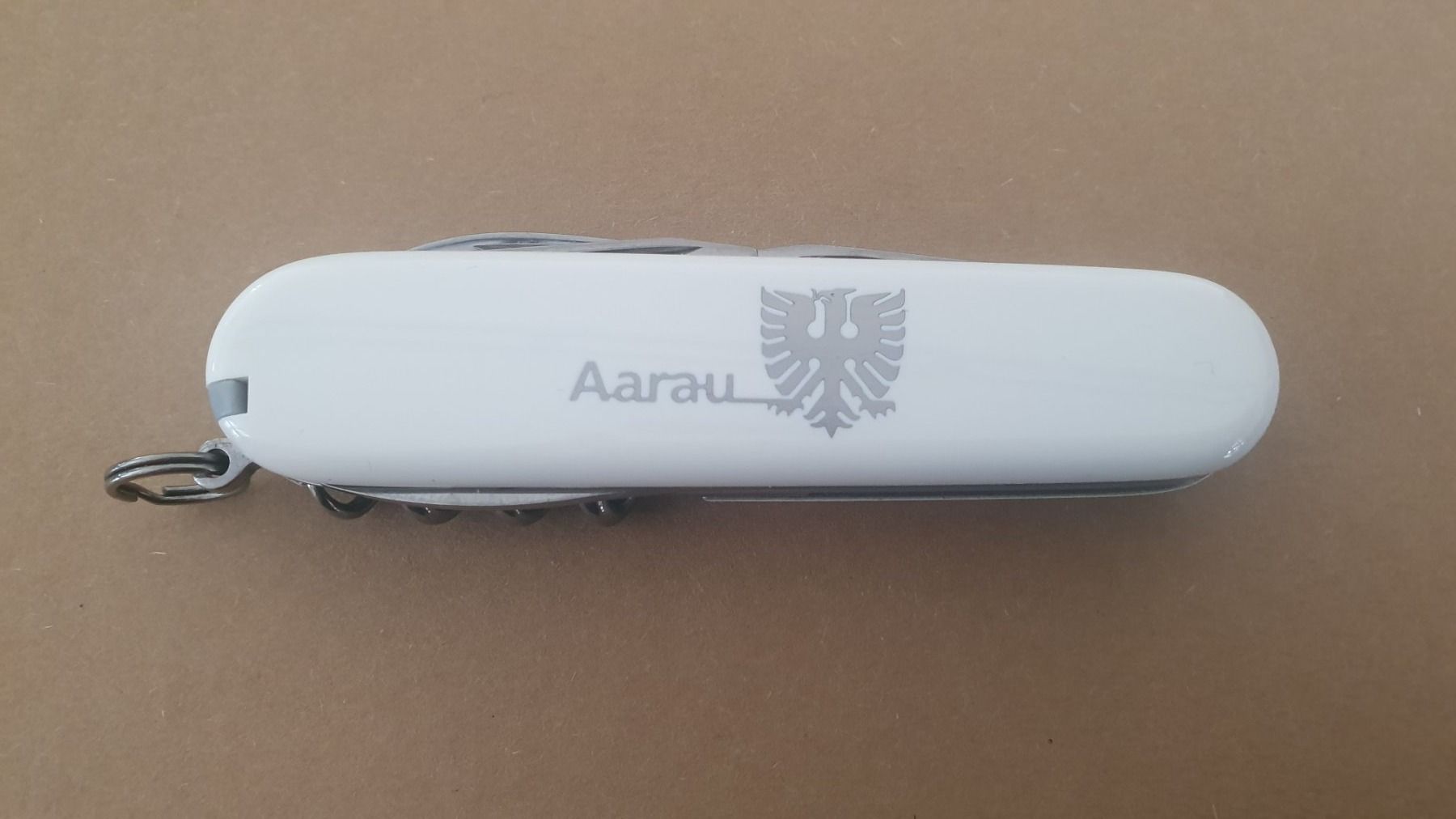 Victorinox Coltelli tascabile: 3 Victorinox Sackmesser mit Logo – Usato da Härkingen venduto da MarianneSi