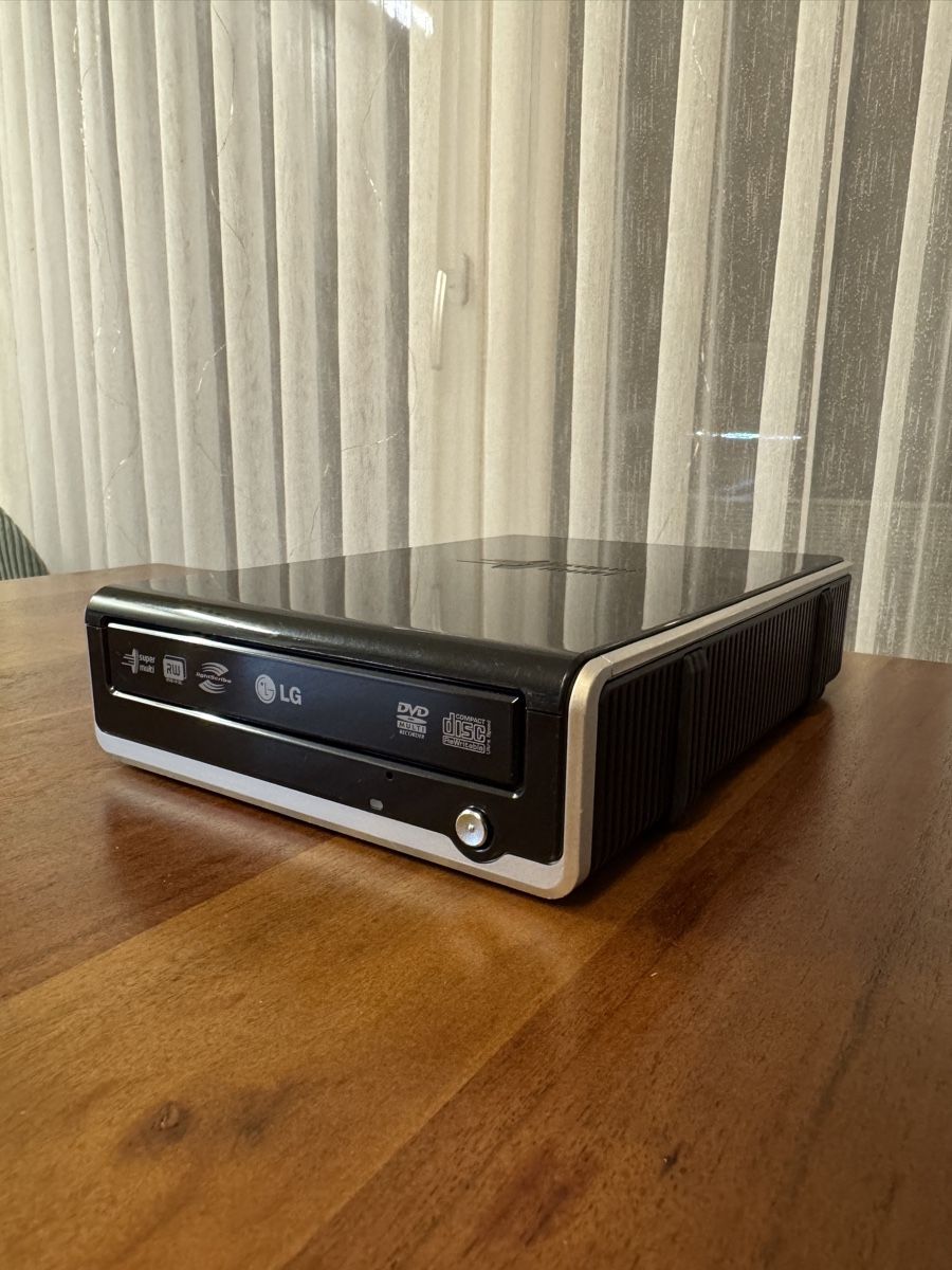 LG Lettore multimediale & Streamer: LG External Super Multi DVD Rewriter Model GSA-2166D – Usato da Seewen SZ venduto da QM.03 2