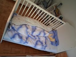 Kinderbett weiss aus Holz, guter Zustand, stabil