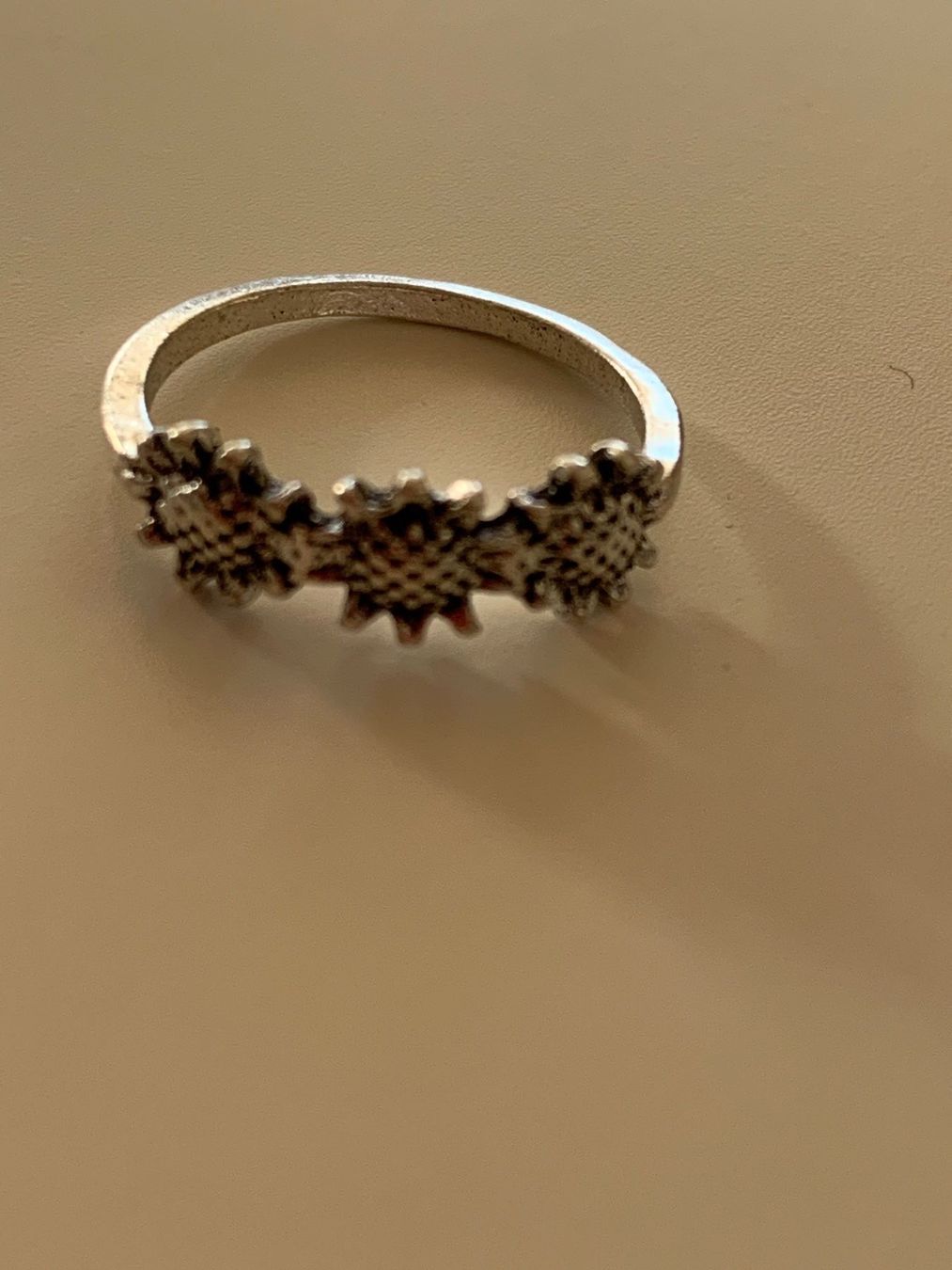 Bagues: Fingerring / Ring Sonnenblumen für Mädchen – Neuf avec emballage d'origine à Beromünster par msklef