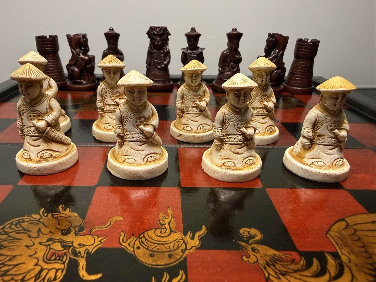Giochi: Scacchiera in legno con figure orientali – Usato da Cadenazzo venduto da Taty77 6