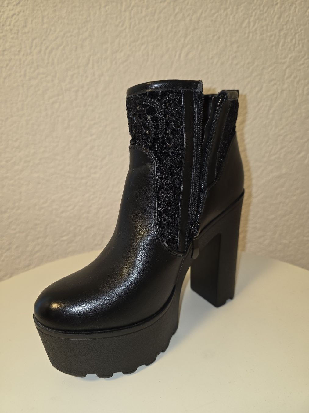 Scarpe da donna: Schwarze Stiefeletten mit Absatz, Gr. EU38 – Usato da Messen venduto da ste_bsk5 3