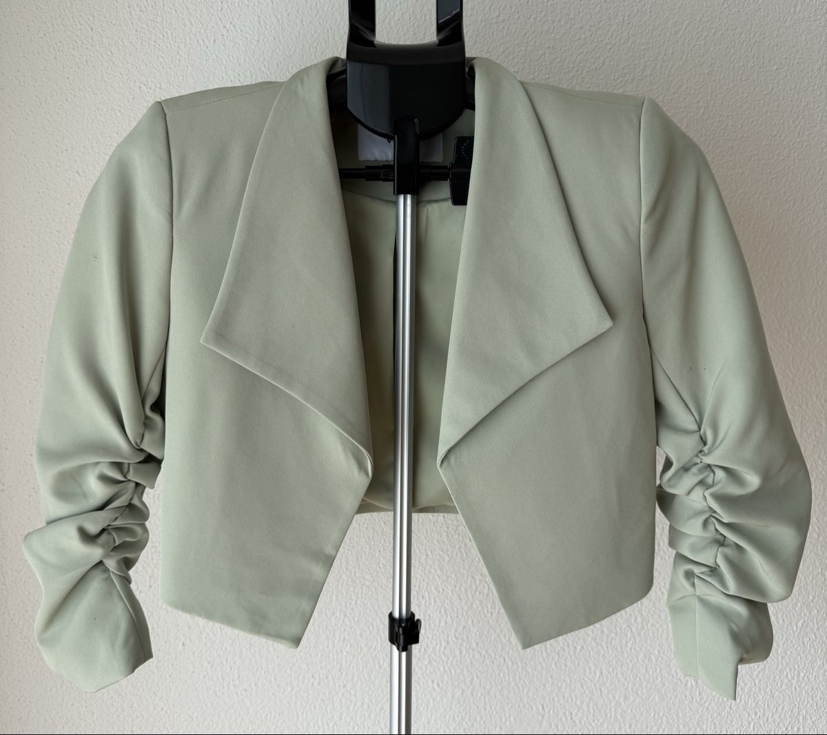 Vila Giacche: VILA VIHER CROPPED-BLAZER GRÖSSE 32 – Nuovo (secondo la descrizione) da Rorschacherberg venduto da drdupor