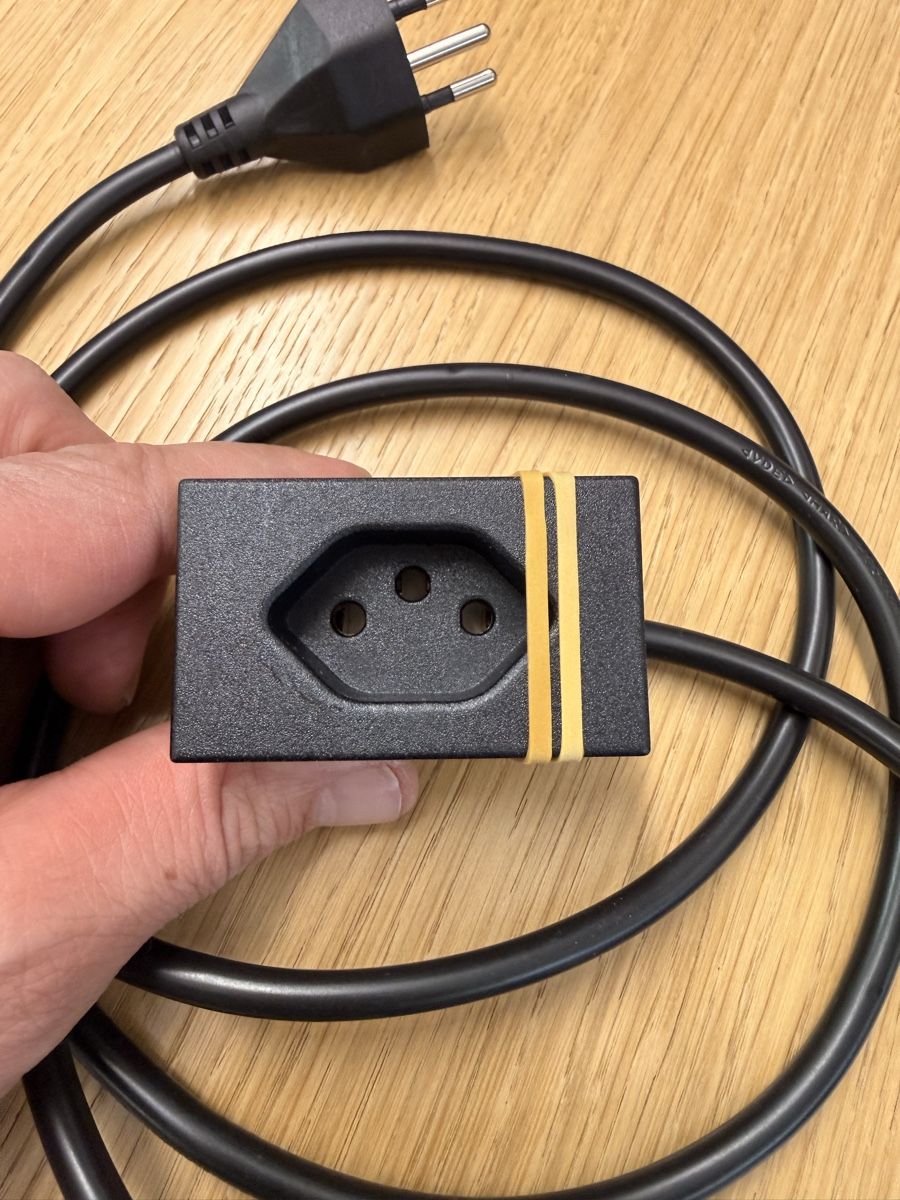 Hager Fiches d'alim.: Kabel mit Steckdose Hager – Neuf (Voir description) à Appenzell par BumpRiver 1