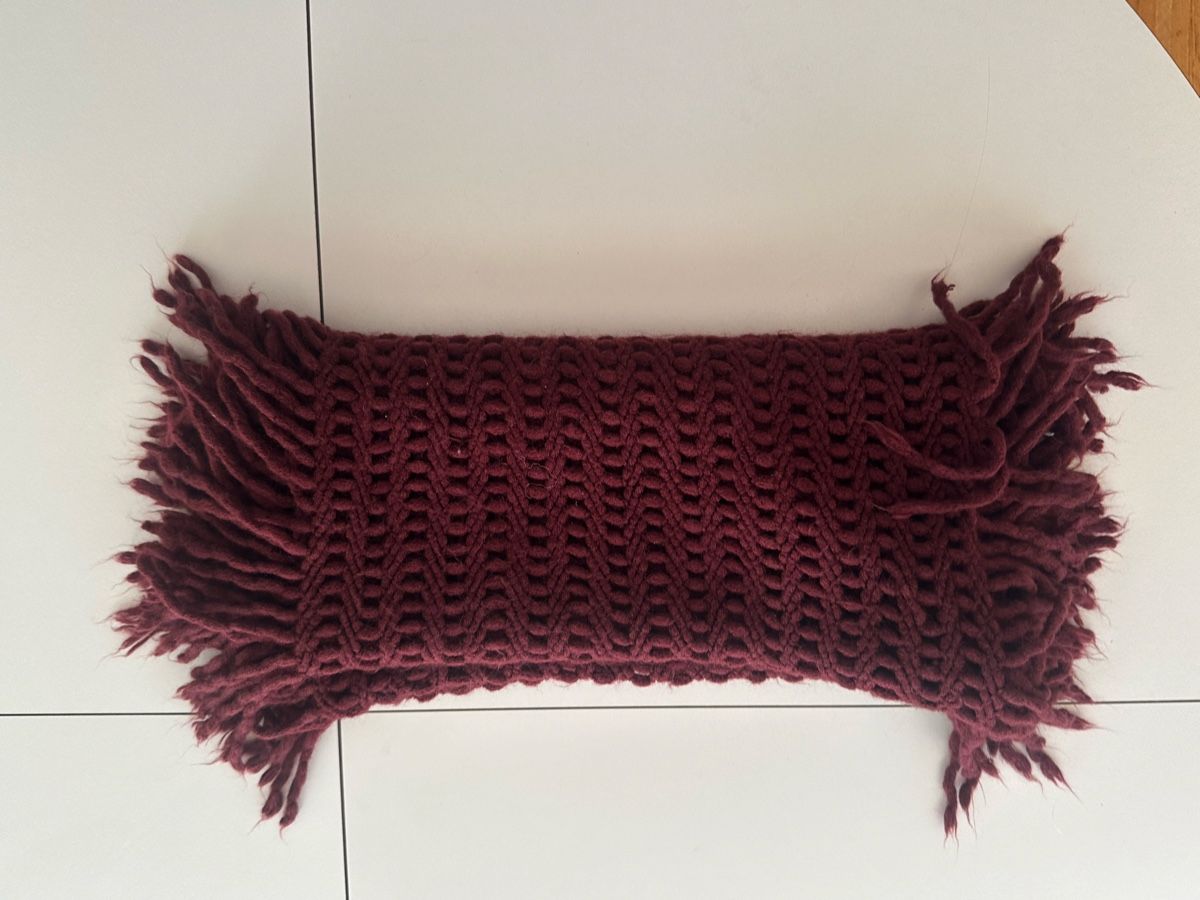 Foulards & écharpes: BORDEAUXFARBENER STRICKSCHAL – D'occasion à Bern par all_j82d 2