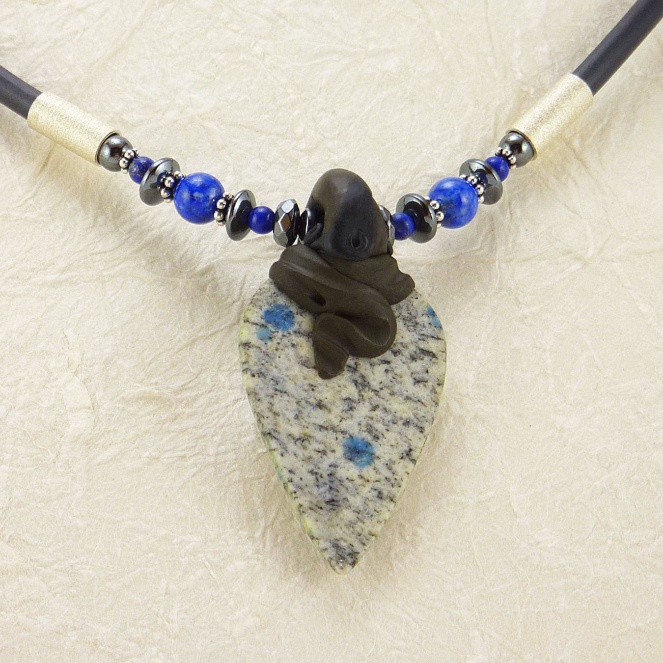 Catenine: Azurit Halskette mit Amethyst auf Kautschukband – Nuovo e nell'imballaggio originale da Meilen venduto da Byrd-bijoux 1