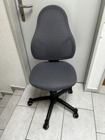 Kinderbürostuhl grau mit Rollen Micasa kl. Loch in Lehne