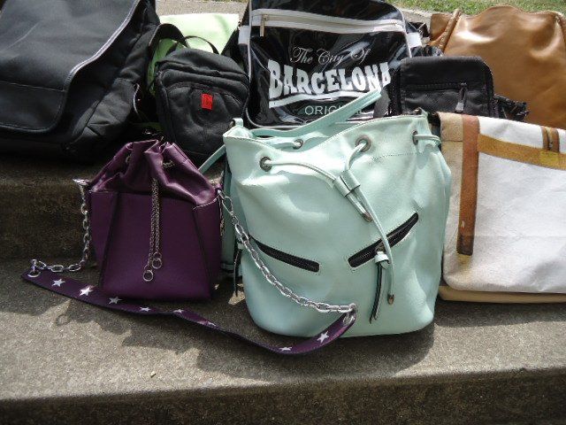 Borse da donna: Taschen paket aus hausräumungen – Usato da Zürich venduto da liquidation-cobra 1