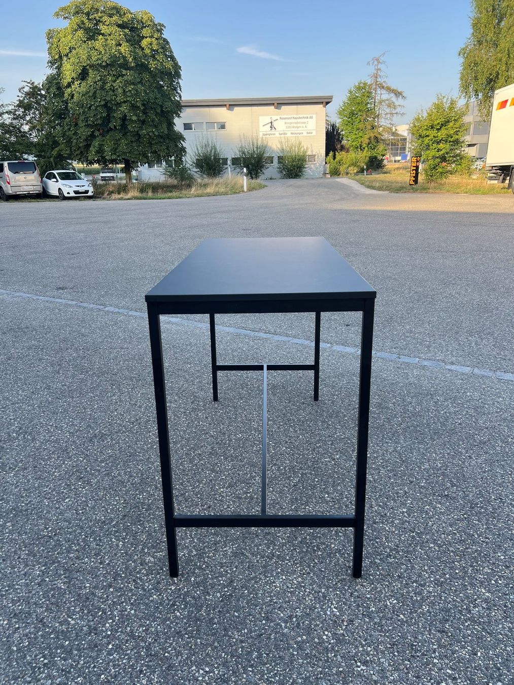 Tische: 028 HÜBA Stehtisch Designerbartisch – Gebraucht aus Wangen an der Aare von TBYN 3