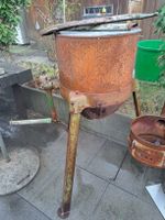grosser metallbehälter alt