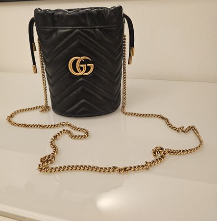 Gucci GG Marmont Matelassé Bucket Bag – Leder Schwarz – Orig