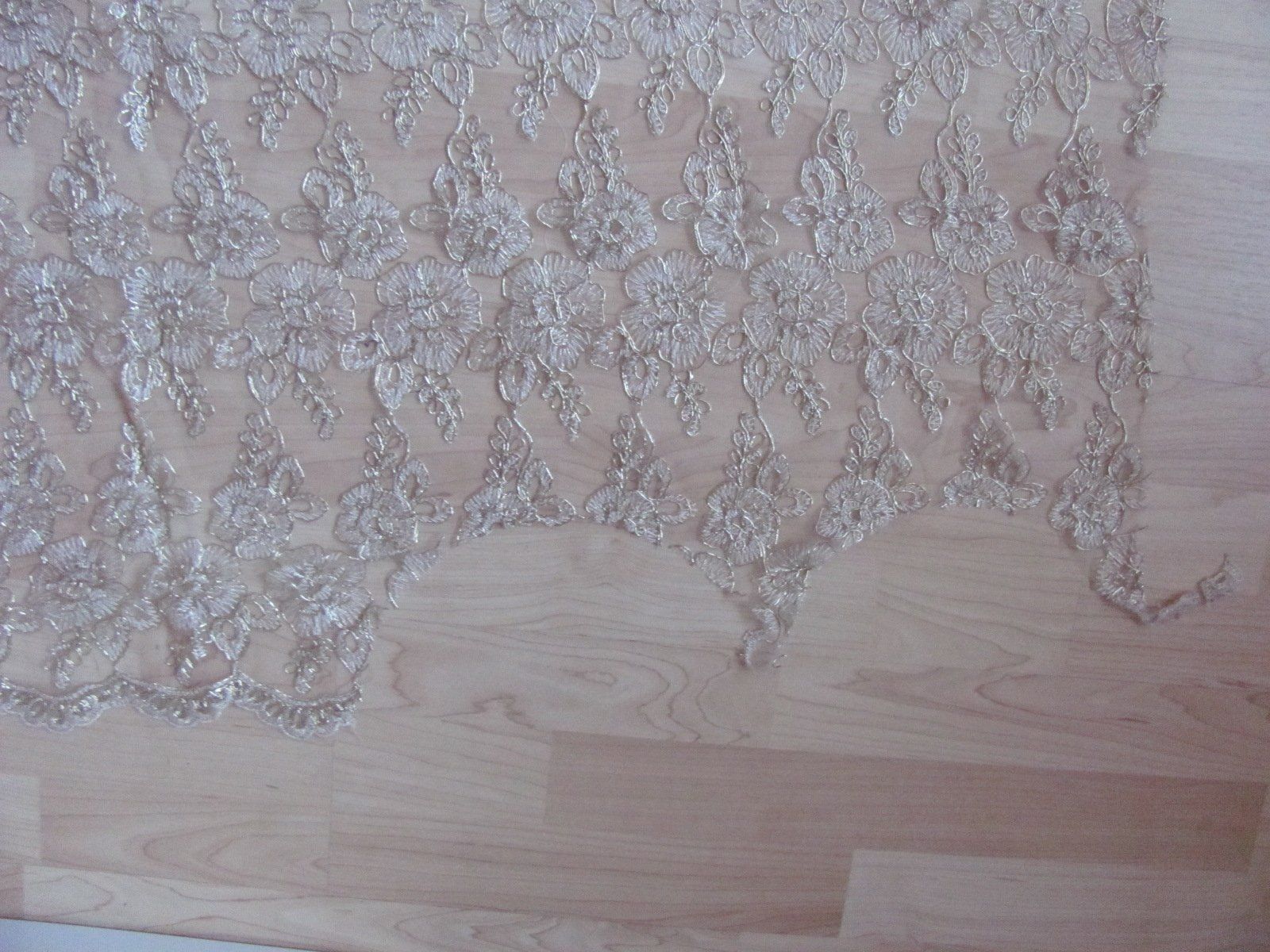 Stoffe: Spitze Stoff Gold Blumen Meterware Restposten  120x100cm – Gebraucht aus Kriens von Miracle49 2